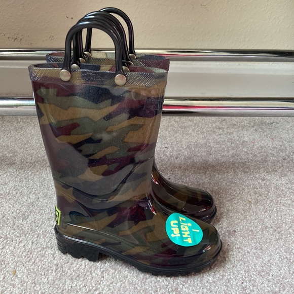 Light Up Camo Rain Boot - Picture 3 of 9